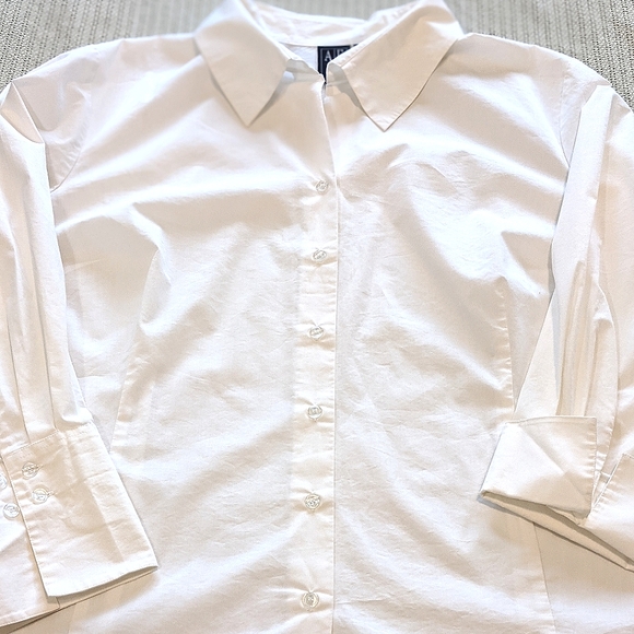 White A&E Sport fitted v-neck button down - Picture 2 of 8